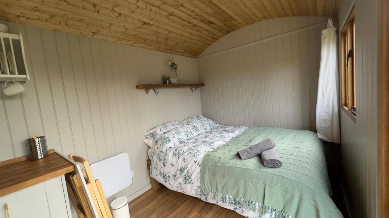 Shepherds Hut At Cedar Gables Lamberhurst Eksteriør billede