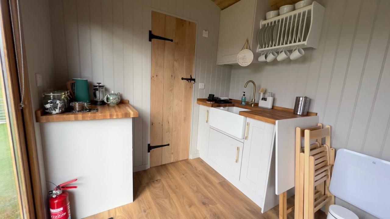 Shepherds Hut At Cedar Gables Lamberhurst Eksteriør billede
