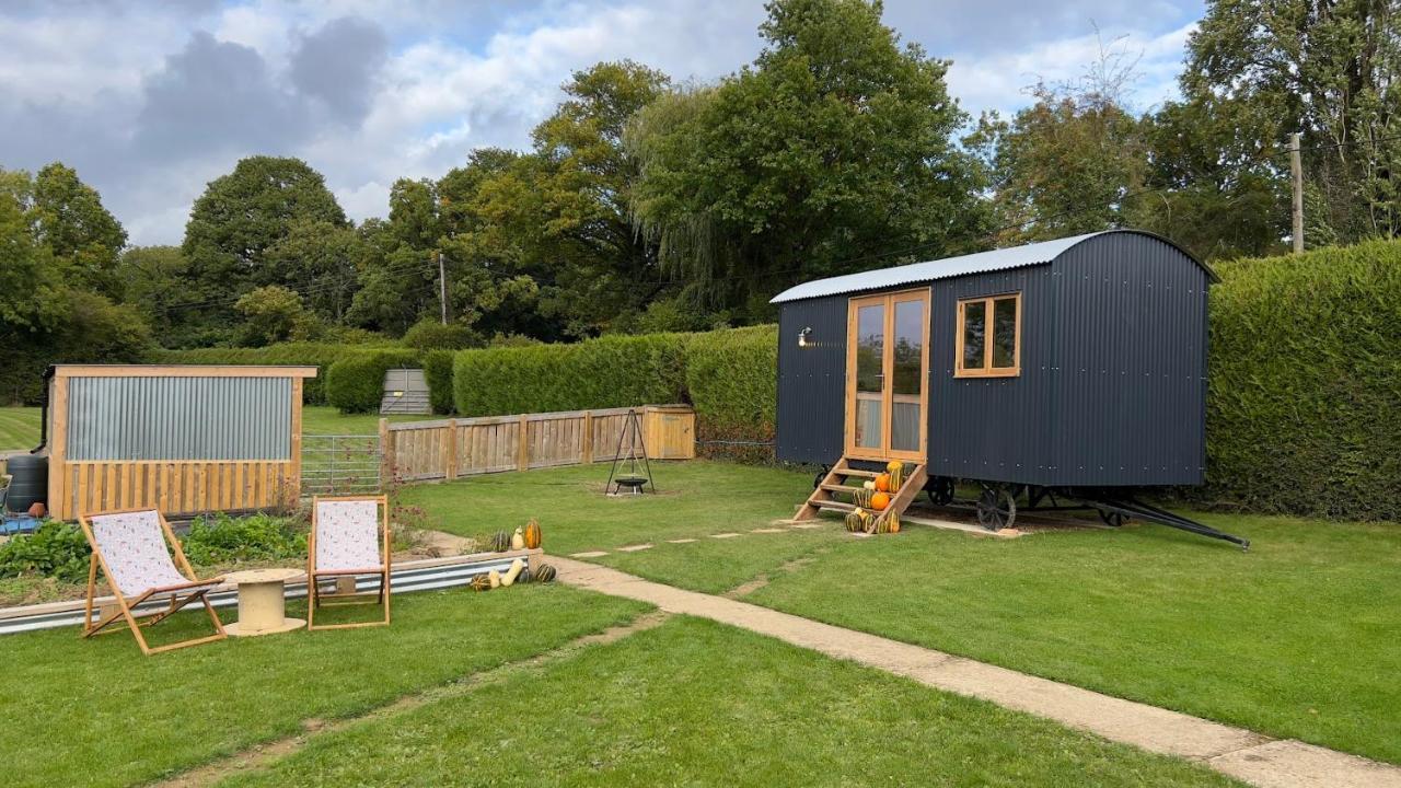 Shepherds Hut At Cedar Gables Lamberhurst Eksteriør billede