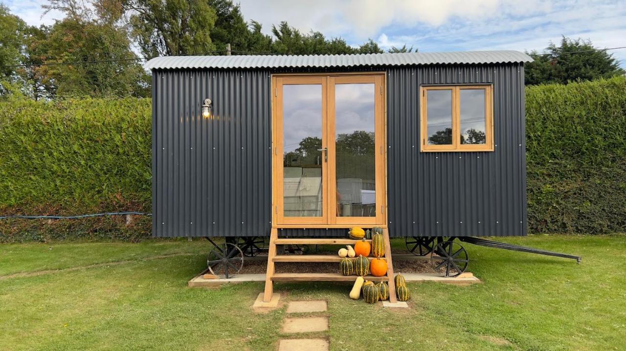Shepherds Hut At Cedar Gables Lamberhurst Eksteriør billede