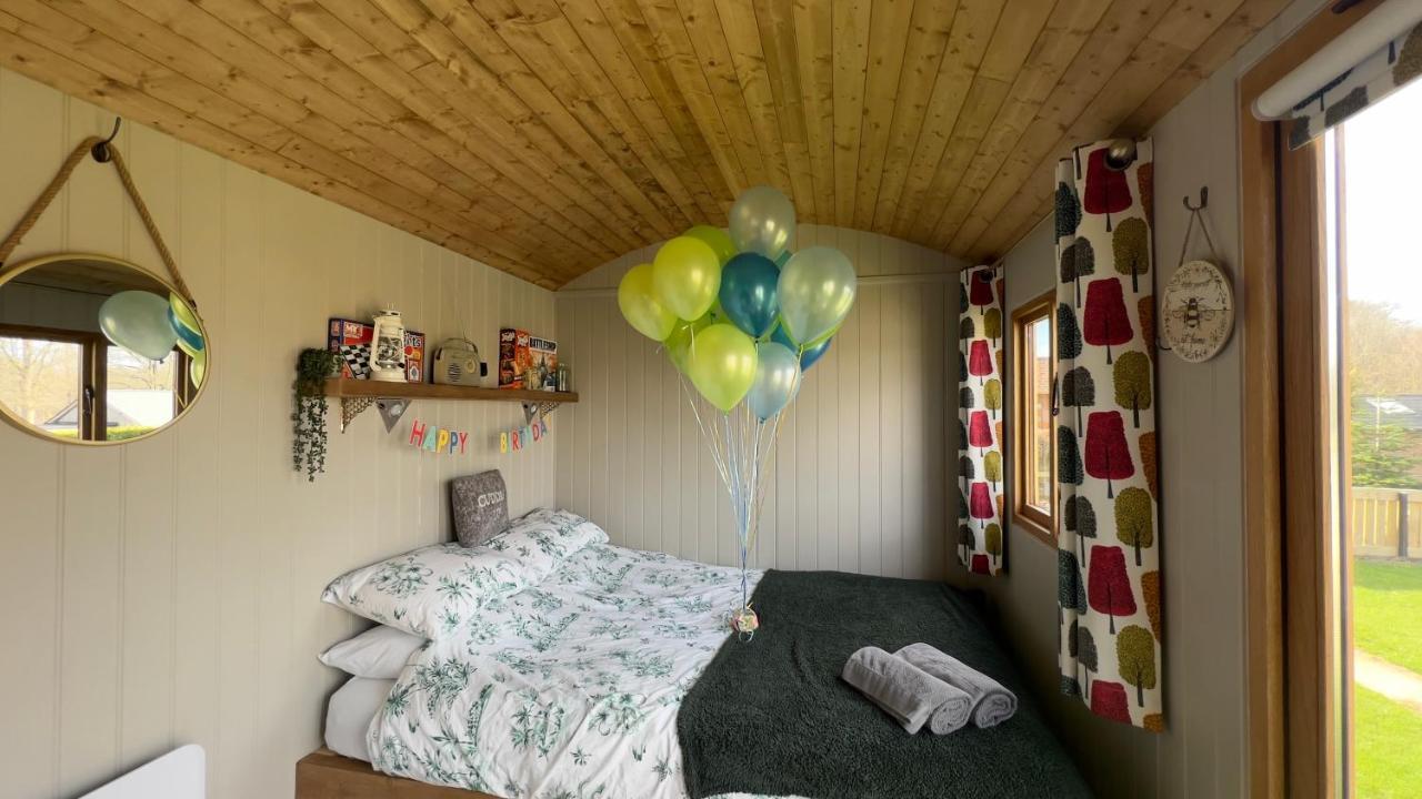 Shepherds Hut At Cedar Gables Lamberhurst Eksteriør billede