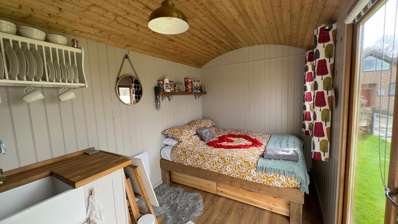Shepherds Hut At Cedar Gables Lamberhurst Eksteriør billede